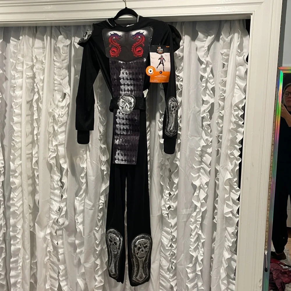 NWT- kids ninja light up iron skull costume